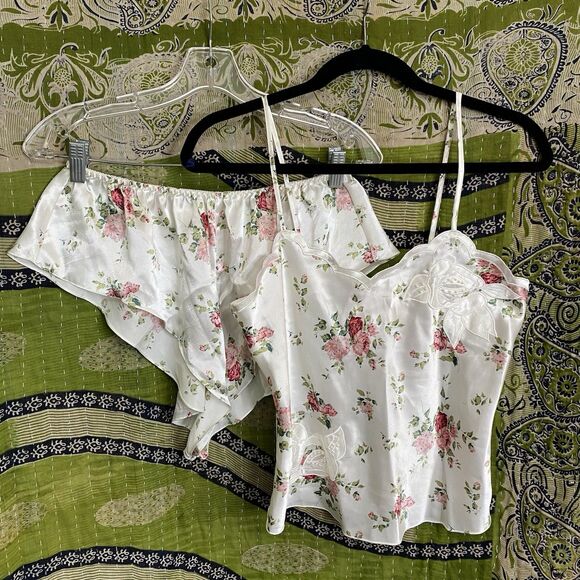 Rare Victoria’s Secret Gold Label 2 Piece Floral Pajama Set Size Small - Picture 1 of 14